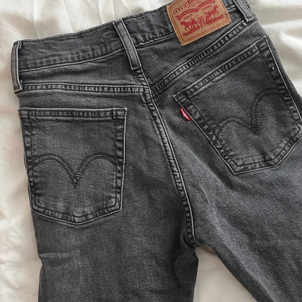 Levi’s Wedgie stretch Grey Jean 25